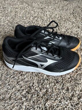 Mizuno cyclone speed 5 Volleyball court shoes Women’s size 6